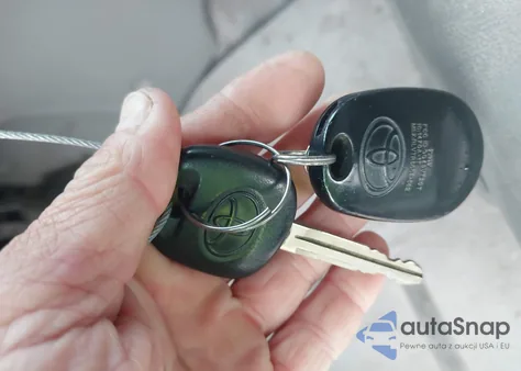 2010 Toyota Sienna Xle/Xle Limited from USA, damaged, VIN 5TDDK4CC8AS032427